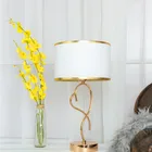 Table Lamp Light Desk Lamp Exquisite Workmanship Metal Iron Based Bed Side Table Lamp Elegant Bathroom Dressing Desk Light