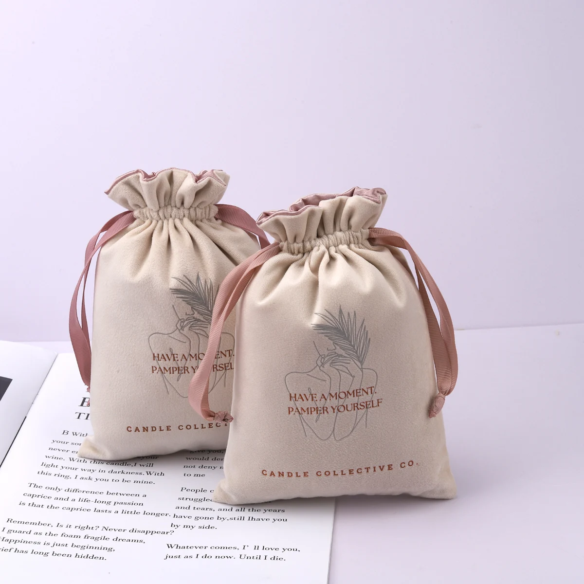 Super Soft Luxury Velvet Satin Lining Candle Packing Drawstring Bag Custom Logo Velvet Gift Pouch For Candle