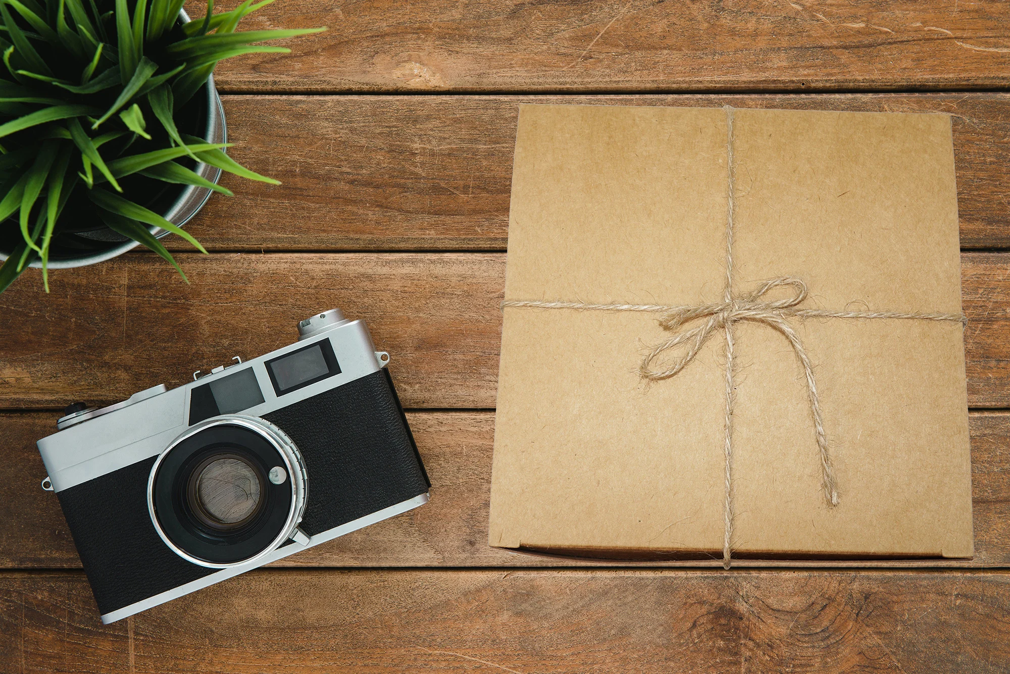 6x6x4 Inch Food Grade Kraft Paper Gift Box with 350g Recyclable Material for Chocolate and Bakery