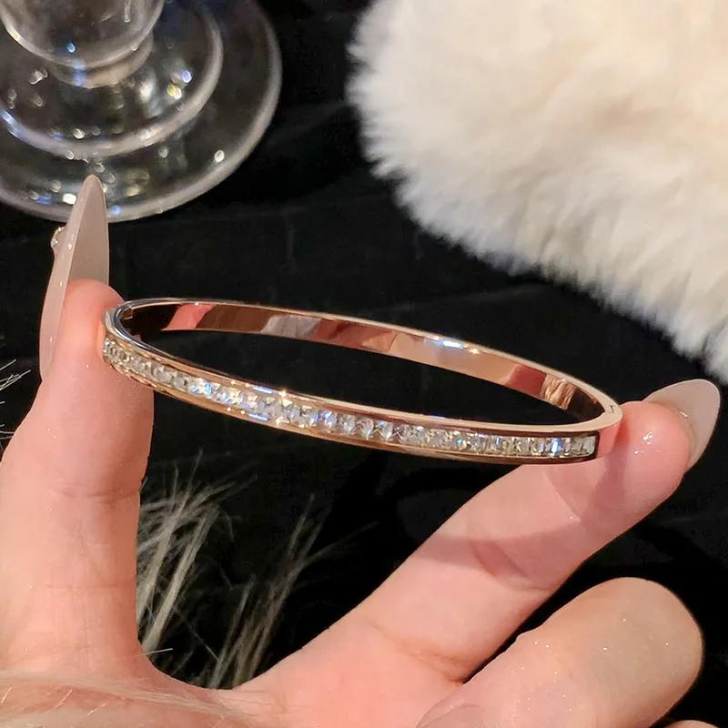 Zircon Titanium Steel Closure Bracelet main image 0