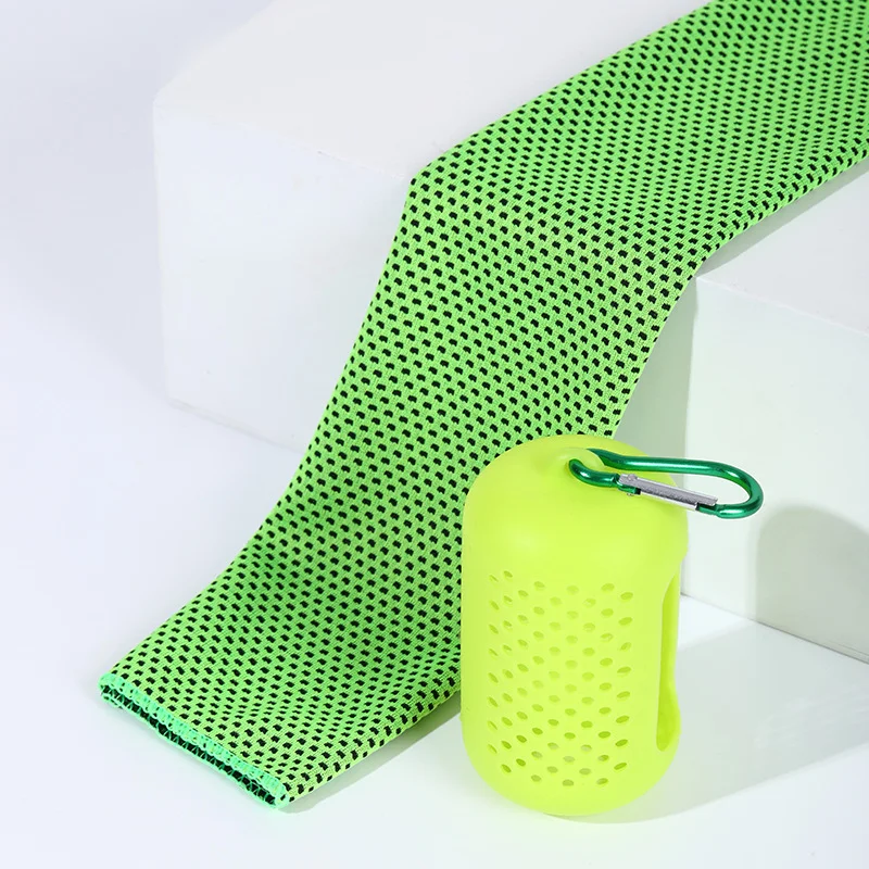 Trending Products Quick Cooling Summer Beach Towel Gym Sports Lightweight Fast Dry Microfiber Sport Towel with Silicone Case