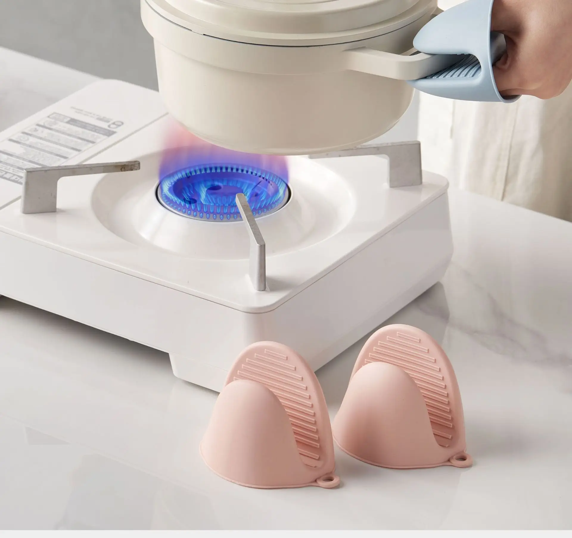 Dotted Design Silicone Thickened Insulated Oven Gloves Kitchen Household Use Heat-Resistant Microwave Baking Gloves Hand Clips manufacture