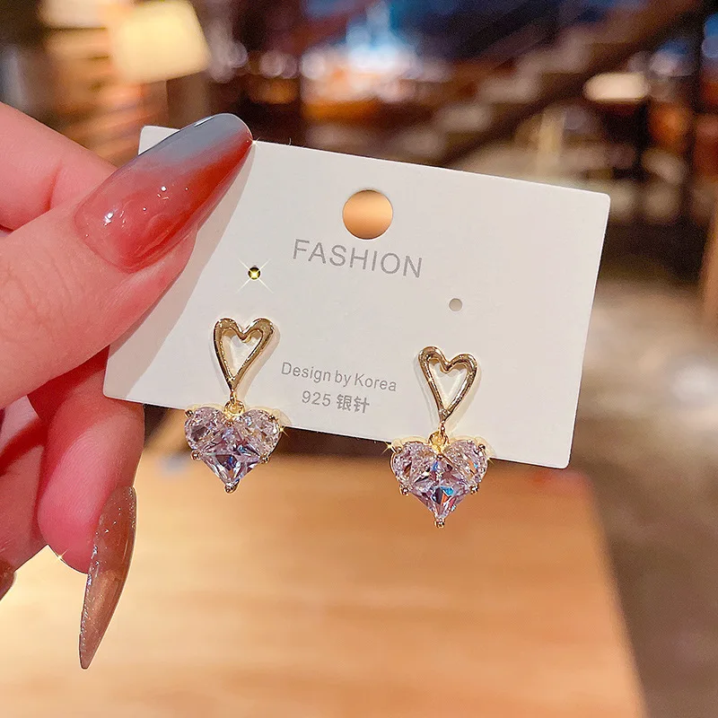 exquisite crystal Heart-shaped earrings cold wind light luxury Fashion earring temperament super fairy Zircon ear studs