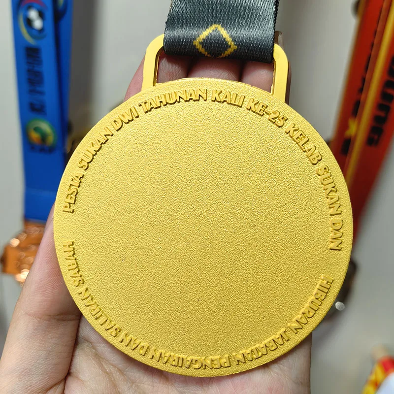 Custom Antique and Modern 3D Sports Medals Zinc Alloy 5K Marathon Football & Swimming Race Finisher Awards details