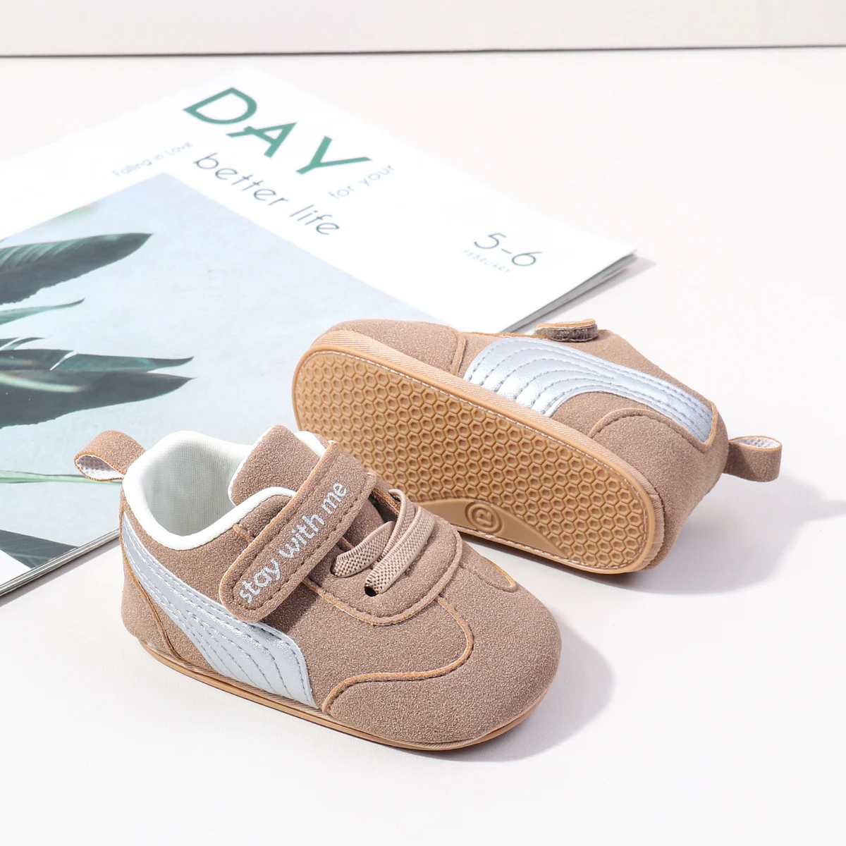 Latest Cute Safety Infant Shoes Anti-slip TPR Soles Fashionable Comfortable Pre Walker Baby Casual Shoes factory