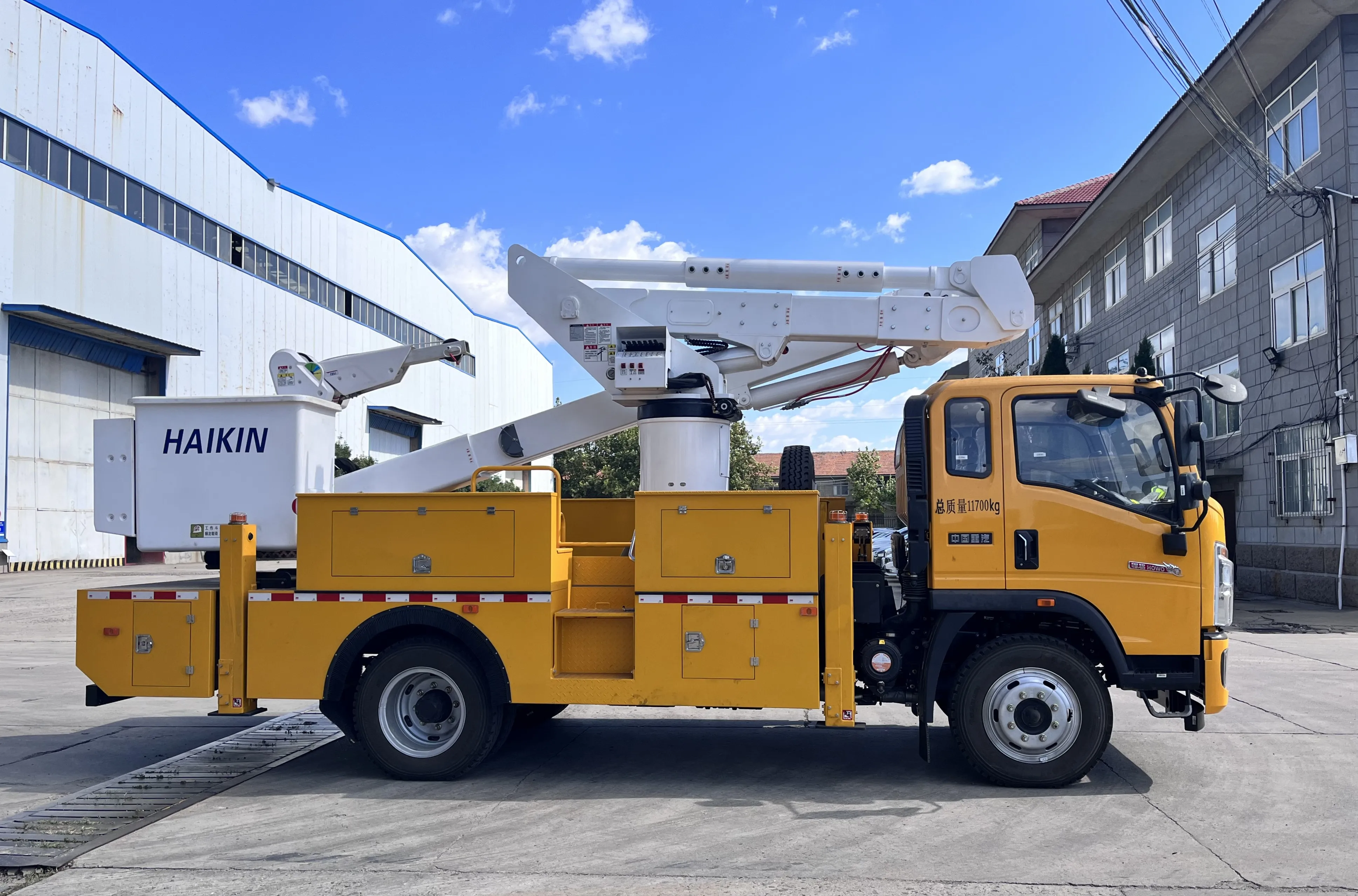 Sinotruk Sitrak Light Truck Crane Highaltitude Operation Trucks High