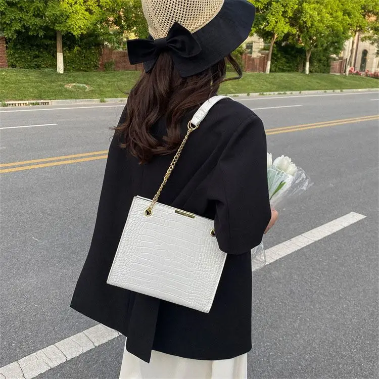 Large Capacity   Pattern Chain Bag 2023 Autumn New Trend Fashion Bag One Shoulder Crossbody Casual Tote Bag