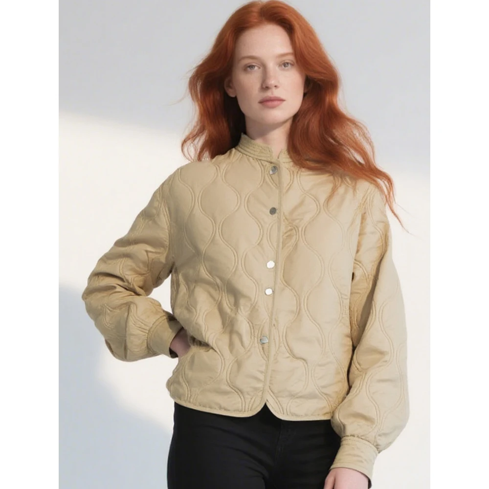 Custom Fashion-forward Button Long Sleeve Polyester Rounded Quilted Jacket details