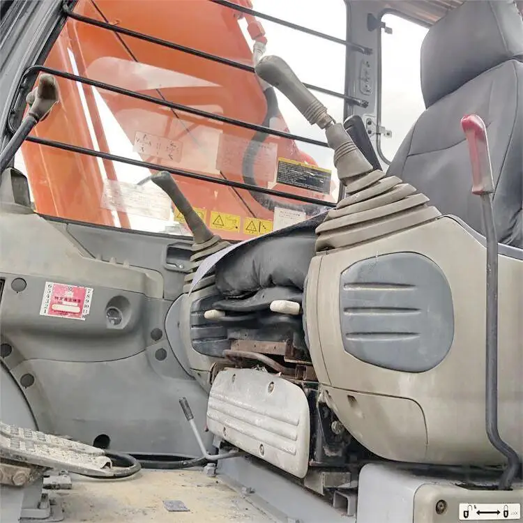 Used Hitachi EX200-5 Excavator with 18Ton Operating Weight 0.8 Bucket Capacity and 20000 KG Machine Weight