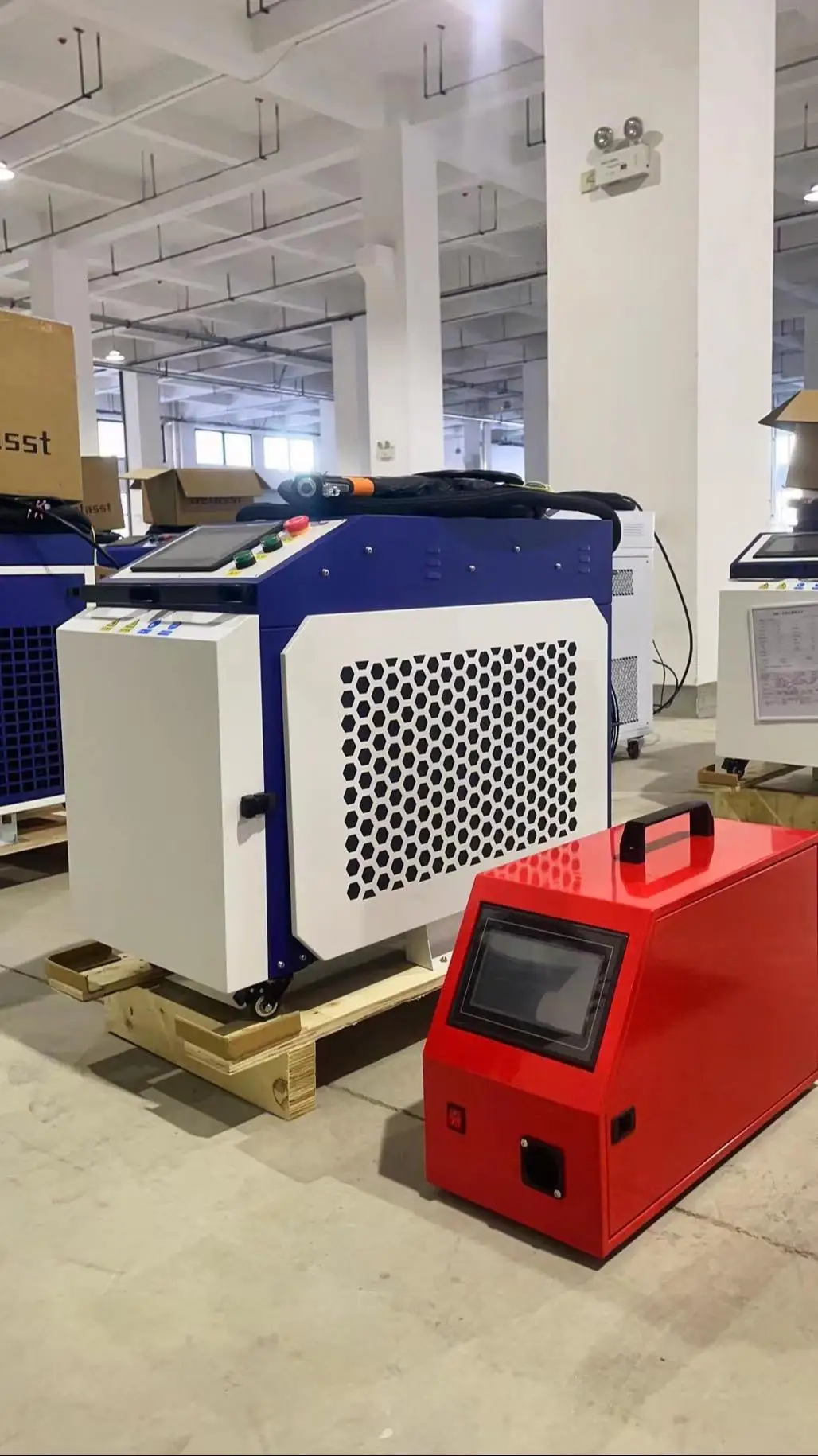 Hot Sale 2000W Fast Speed 5 in 1 Fiber Laser Welding Cleaning Cutting Machine With Small Machine Body Can Move Easily
