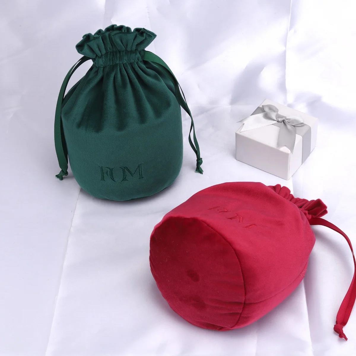 Custom Logo Printing Round Bottom Velvet Gift Candle Bag Drawstring Packaging Luxury Velvet Cosmetic Jewelry Pouch