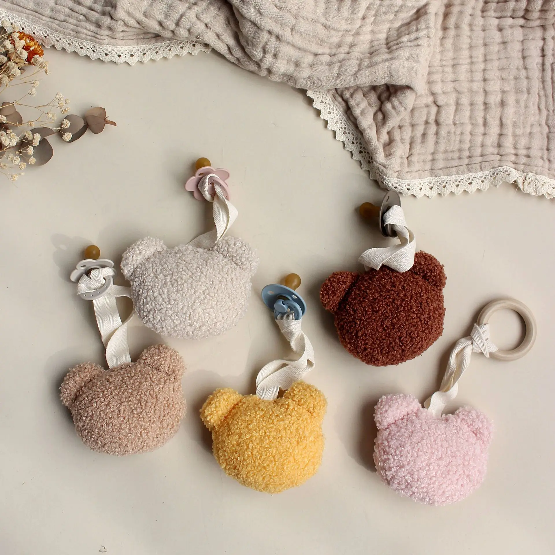 Lovely Bear Shaped Pacifier Pendant Baby Handmade Pacifier Chain Clip Nipple Holder Crib Pendant Accessories Pacifier Saver