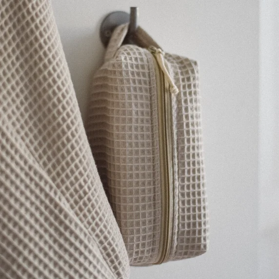 Custom Waffle Cosmetic Bag Fluffy Waffle Checker Makeup Bag Portable Cosmetic Pouch with Handle factory