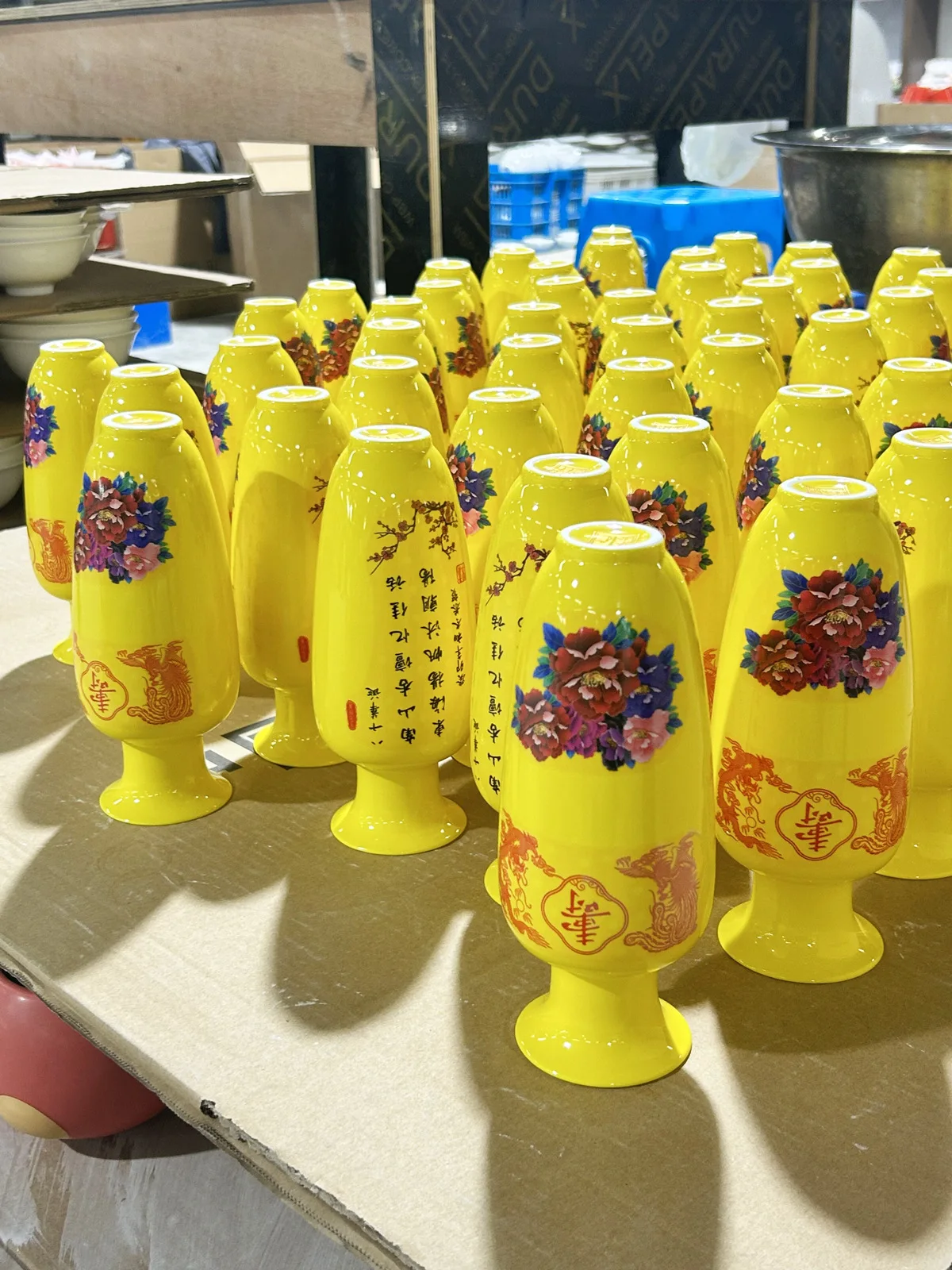 product wholesale customized jingdezhen decorative ornaments handicraft ceramic vase light luxury painted porcelain vase-4