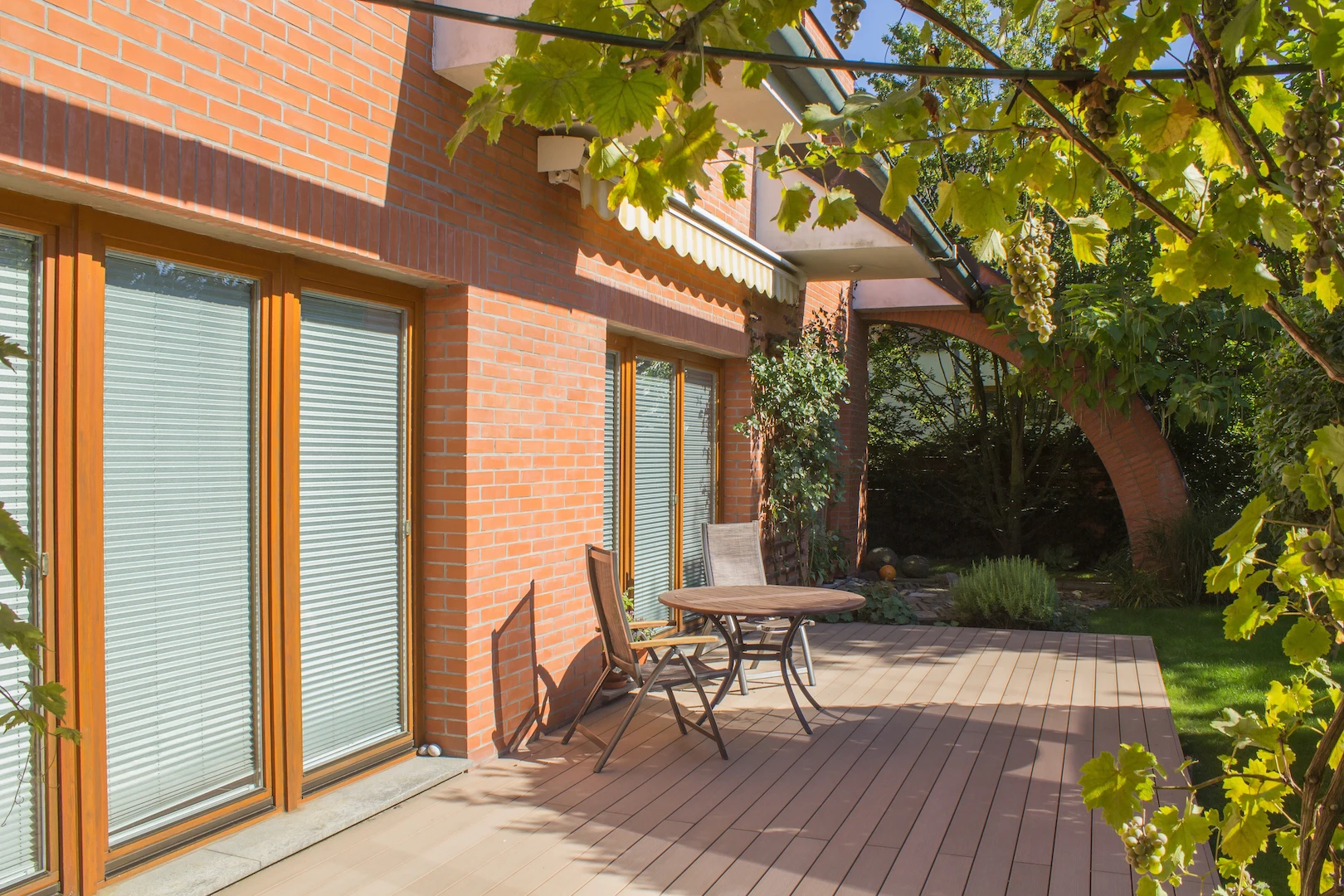 Hot sale wood plastic composite outdoor flooring wpc decking interlocking