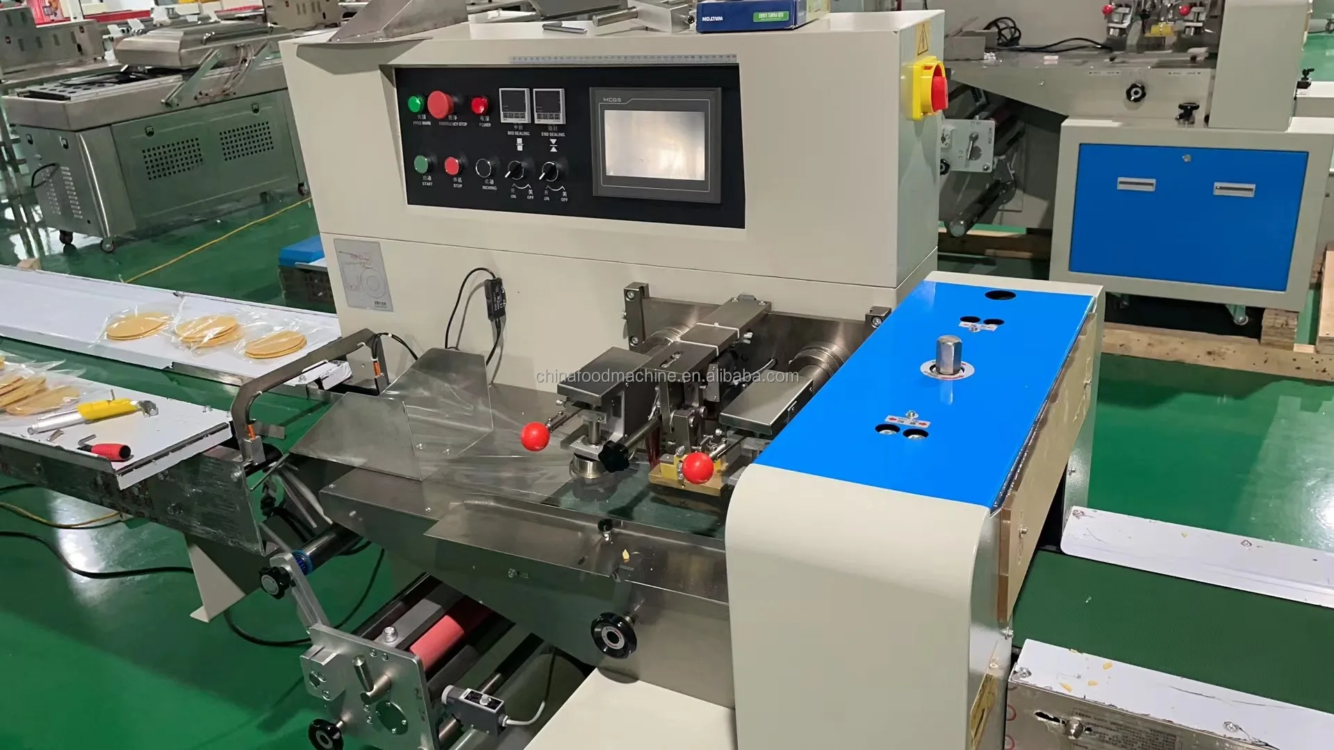 Horizontal Flowpack Pillow Type Face Mask Chocolate bar Ice Condom Protective Clothes Packing Sealing Machine factory