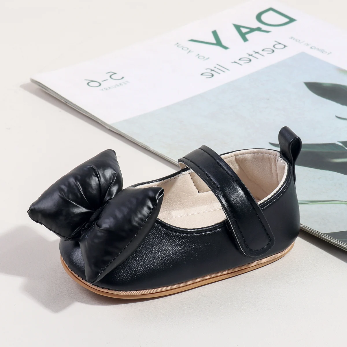 High Quality Anti-slip TPR Outsole Big Bowknot Design Princess Baby Girl Shoes supplier