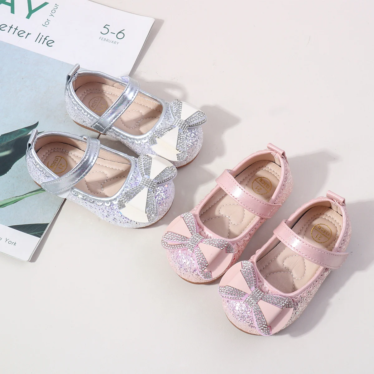 2025 Girls Summer Princess Shoes Anti-Slippery Flat Crystal Pearl Toe Shoes with Loop Soft Bottom for Girls factory