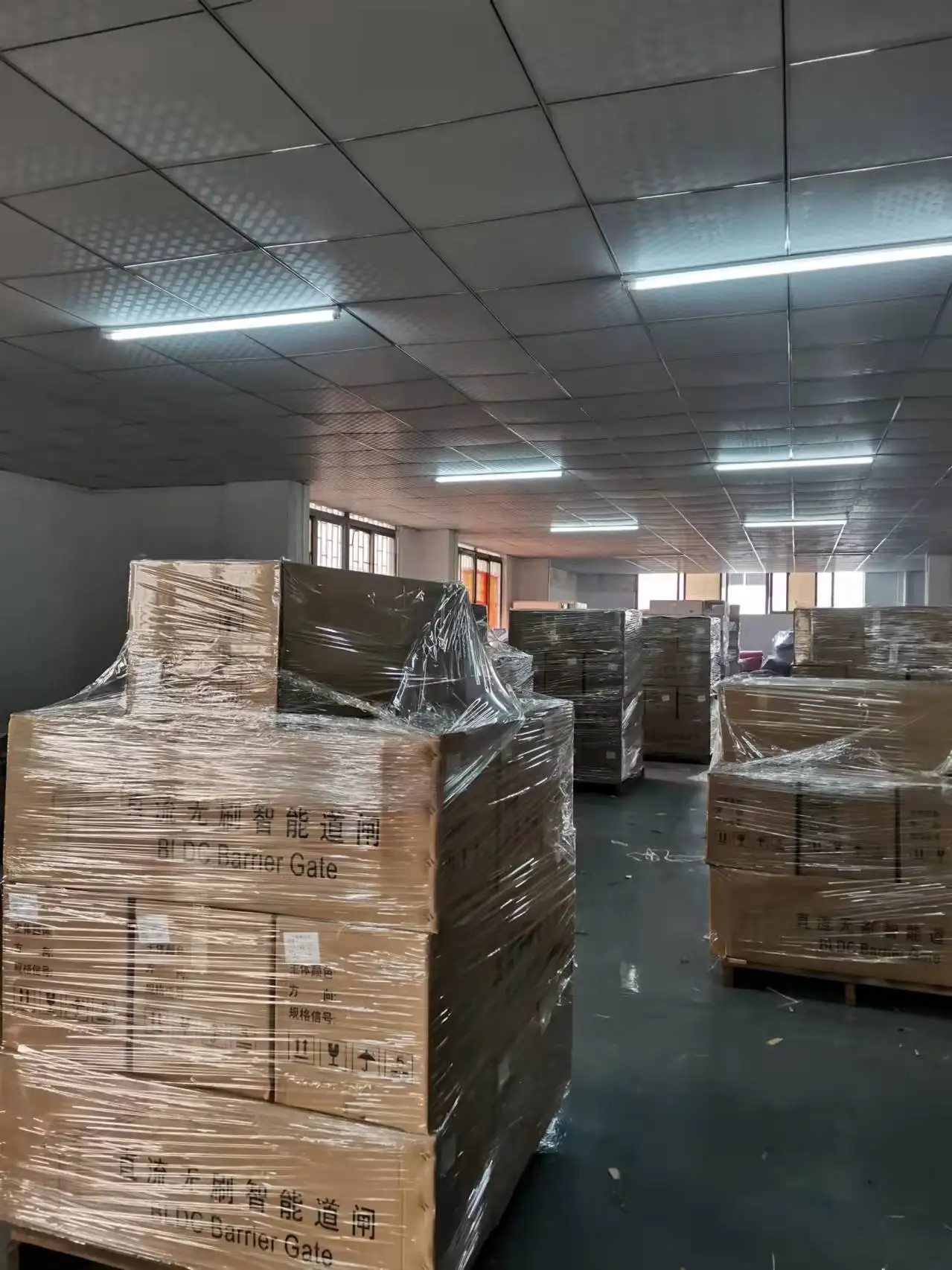 4.5 Meters Straight Arm Boom Barrier with IP44 Protection and 5 Million Operating Life for Outdoor Security