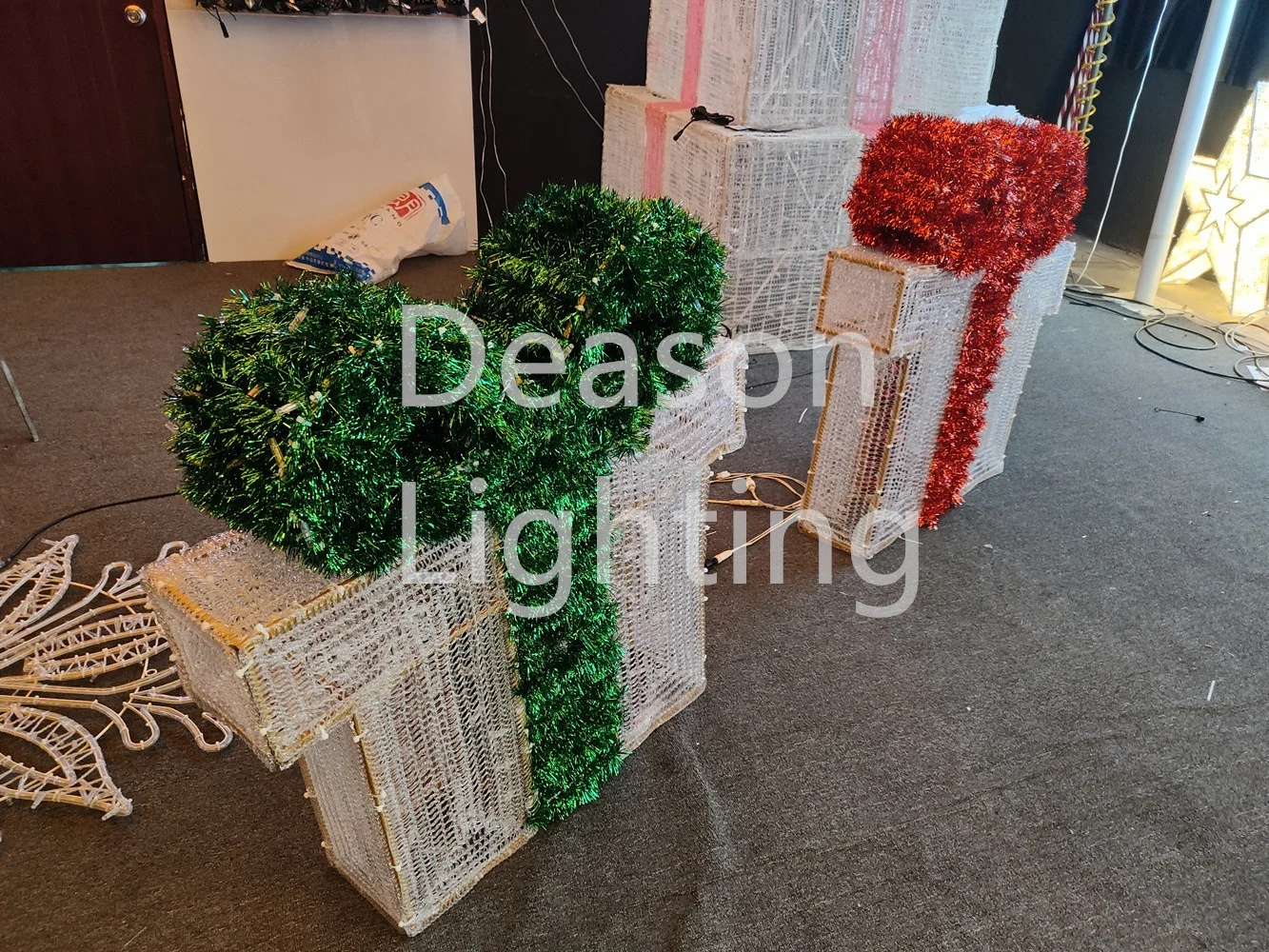 Lighted christmas gift boxes 7