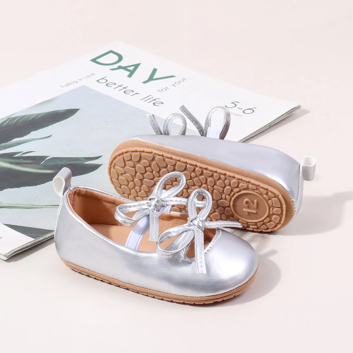 Hot Selling Solid Pu Leather Princess Anti-slip Baby Shoes for Girls manufacture
