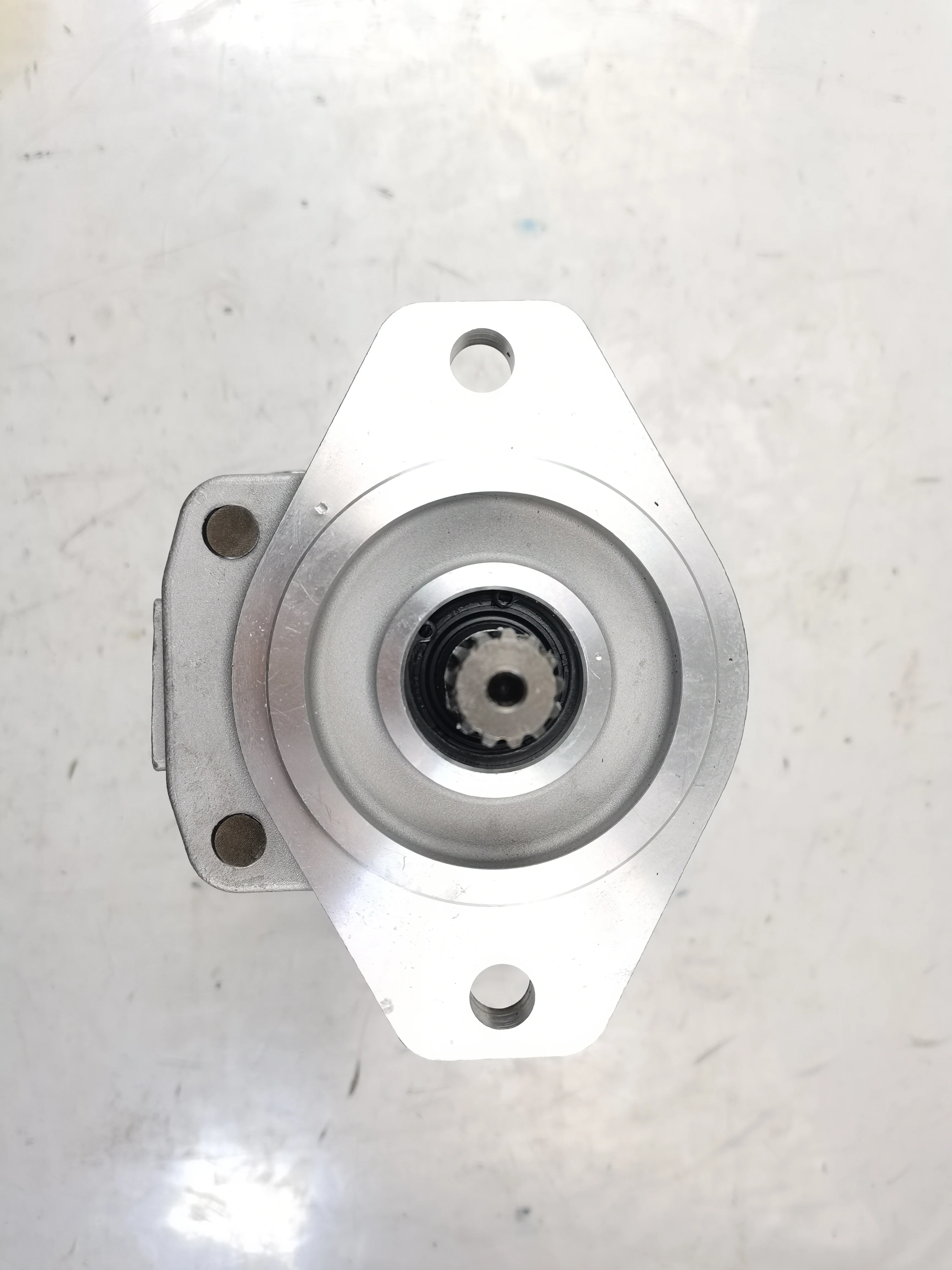 Komatsu OEM Customizable High Pressure Hydraulic Gear Pump with 16cm³ Displacement and 150 bar Operating Pressure