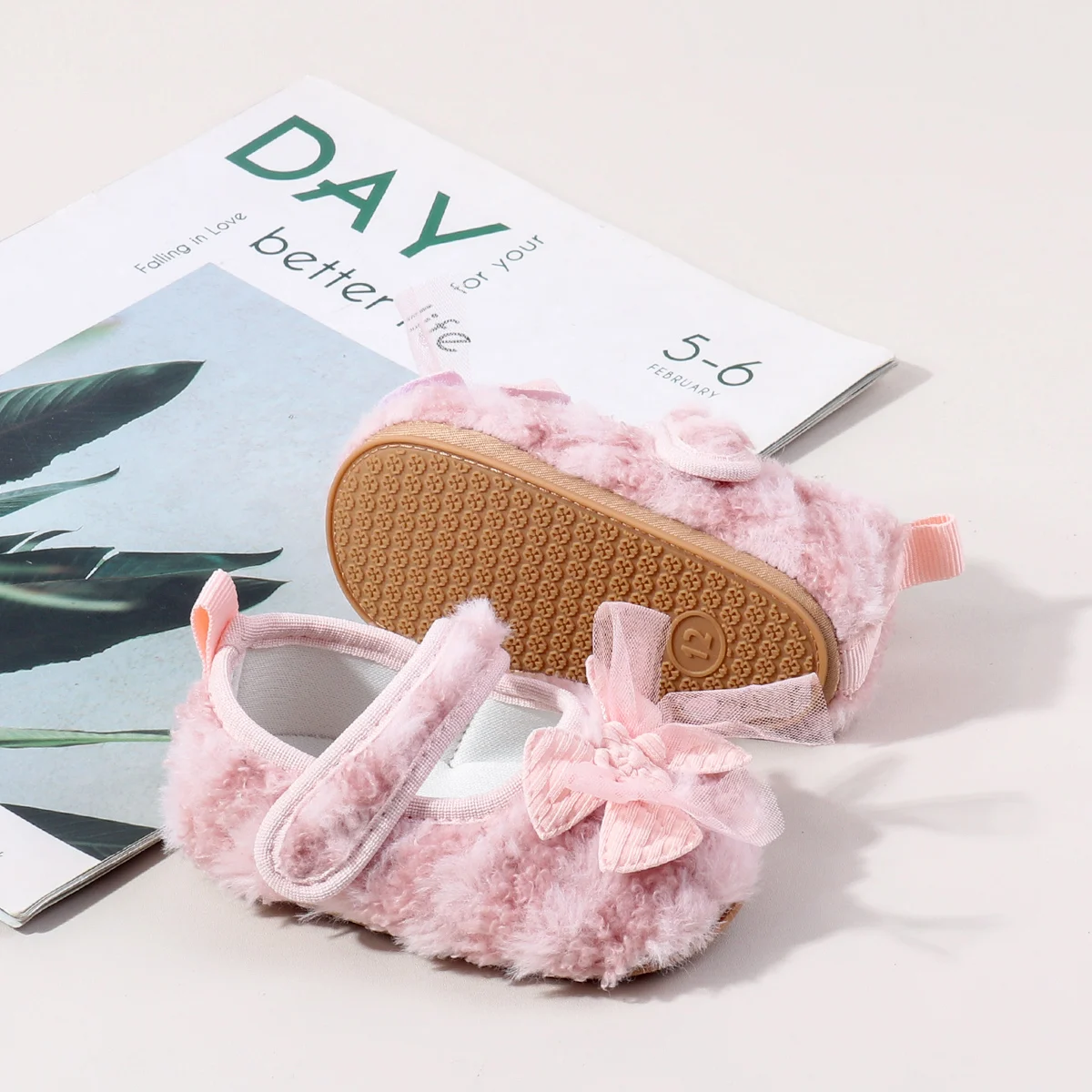 Wholesale Velvet Material Cute Newborn Baby Girls Shoes manufacture