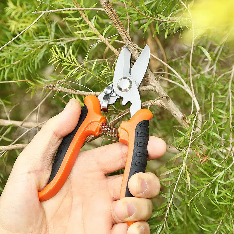 Metal cutting utility scissors