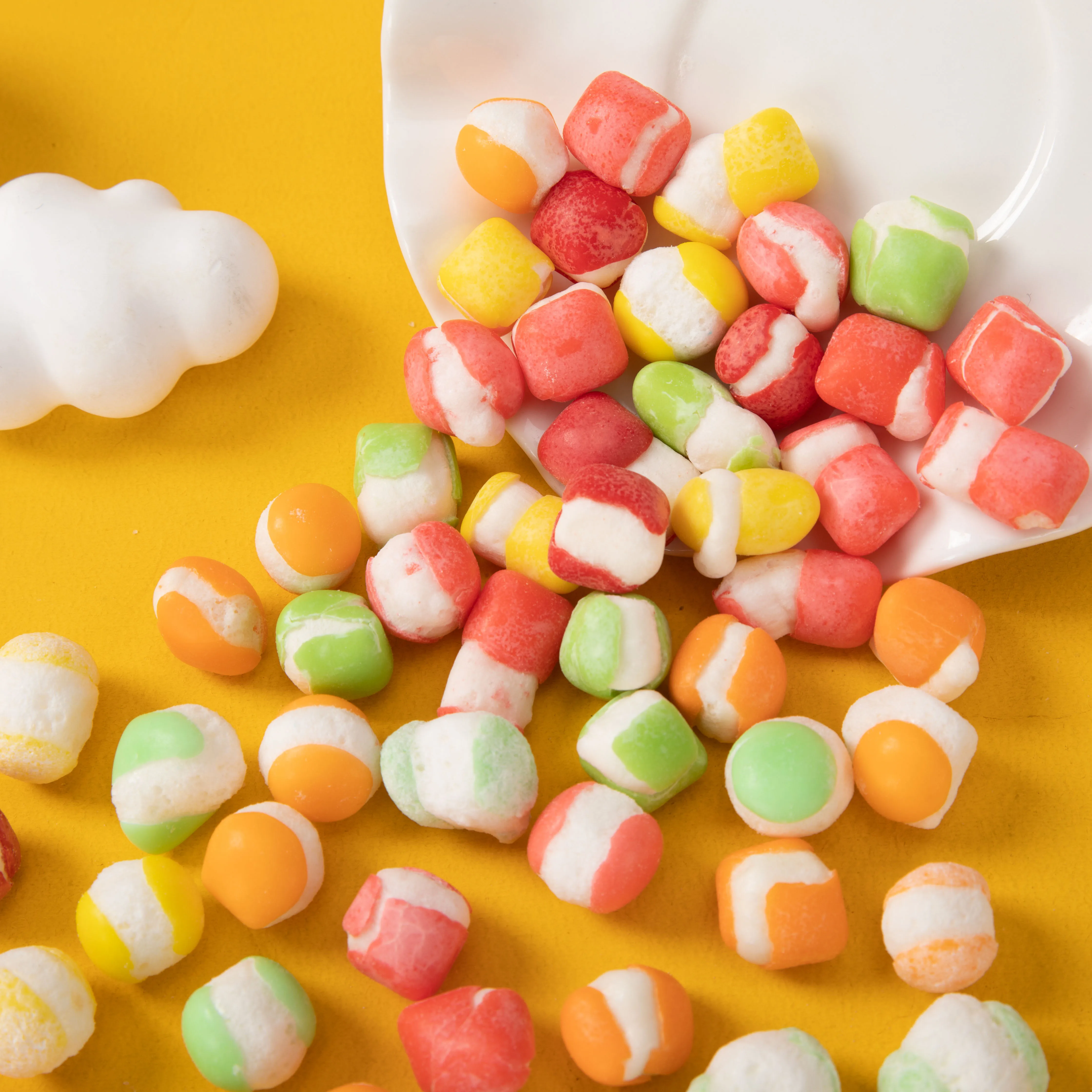 定制批发犹太脆皮糖果零食冻干甜方形糖果