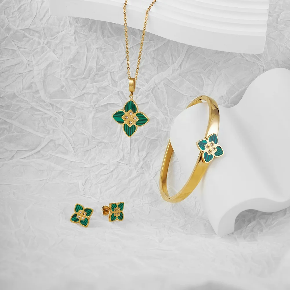Latest 18K Gold Plated Stainless Steel Jewelry Green Stone Four Leaf Clover Zircon Ear Stud  For Women Earrings E231487