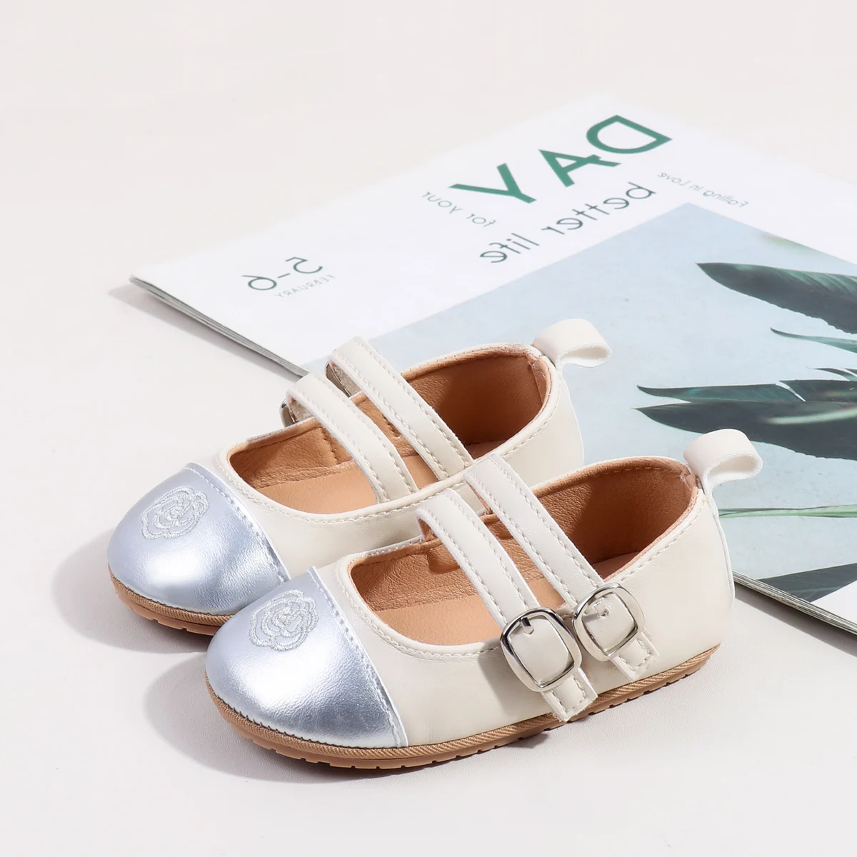Hot Selling Simple Patchwork Pu Leather Toddler Baby Shoes for Girls manufacture