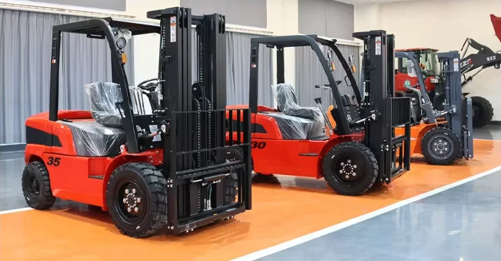 product a series diesel forklift truck 35t ce iso customized side shift and automatic fork adjustment lifting height 6m 4x4 forklifts-1