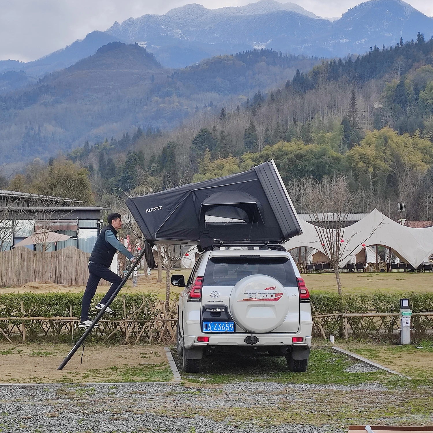 3-4 Person Quick Automatic Opening Waterproof 2000-3000 Mm Four-season Side Open Roof Top Tent for Jeep Gladiator