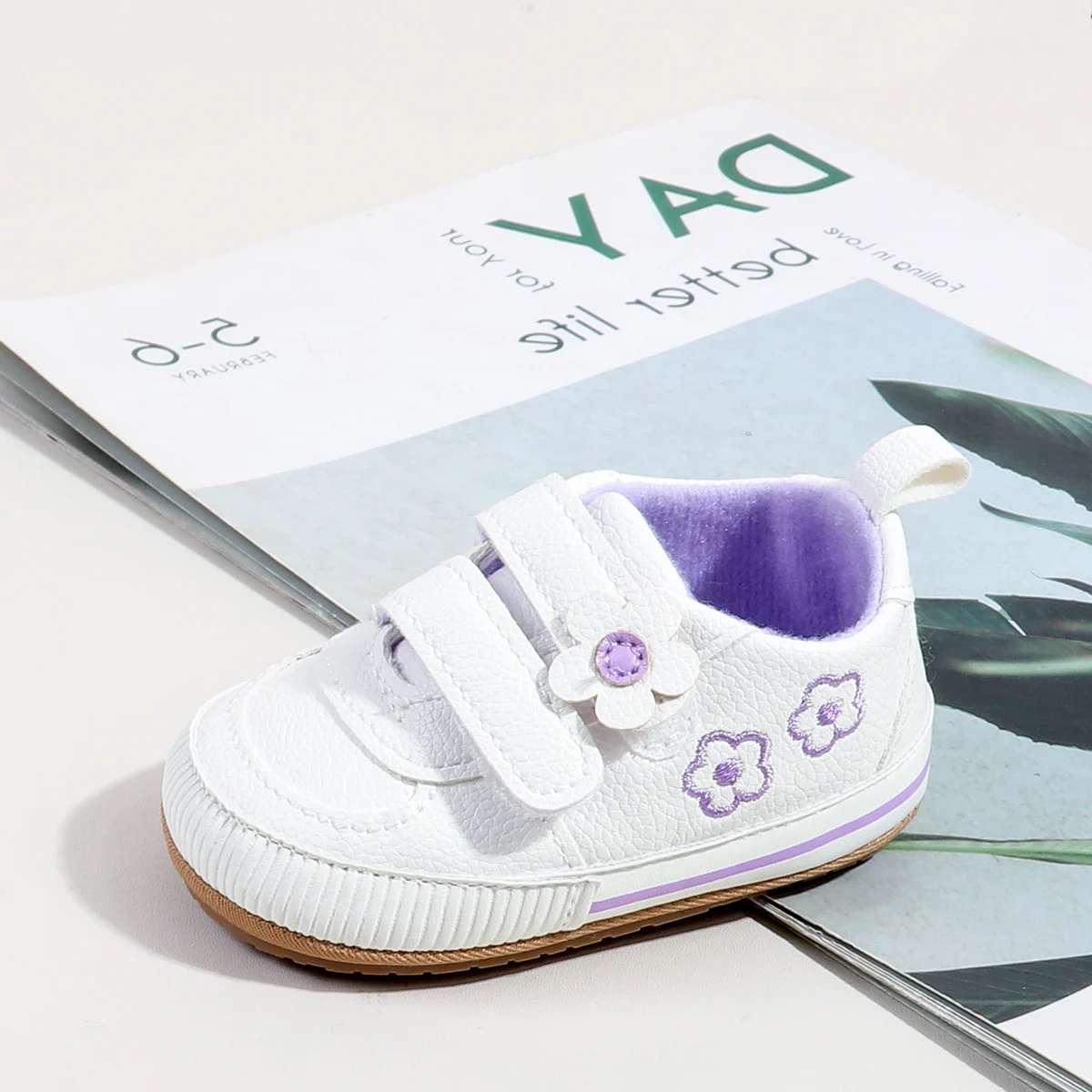 Hot Selling Hook&loop Embroidery Flowers Soft PU Leather White Baby Girls Shoes in Bulk manufacture