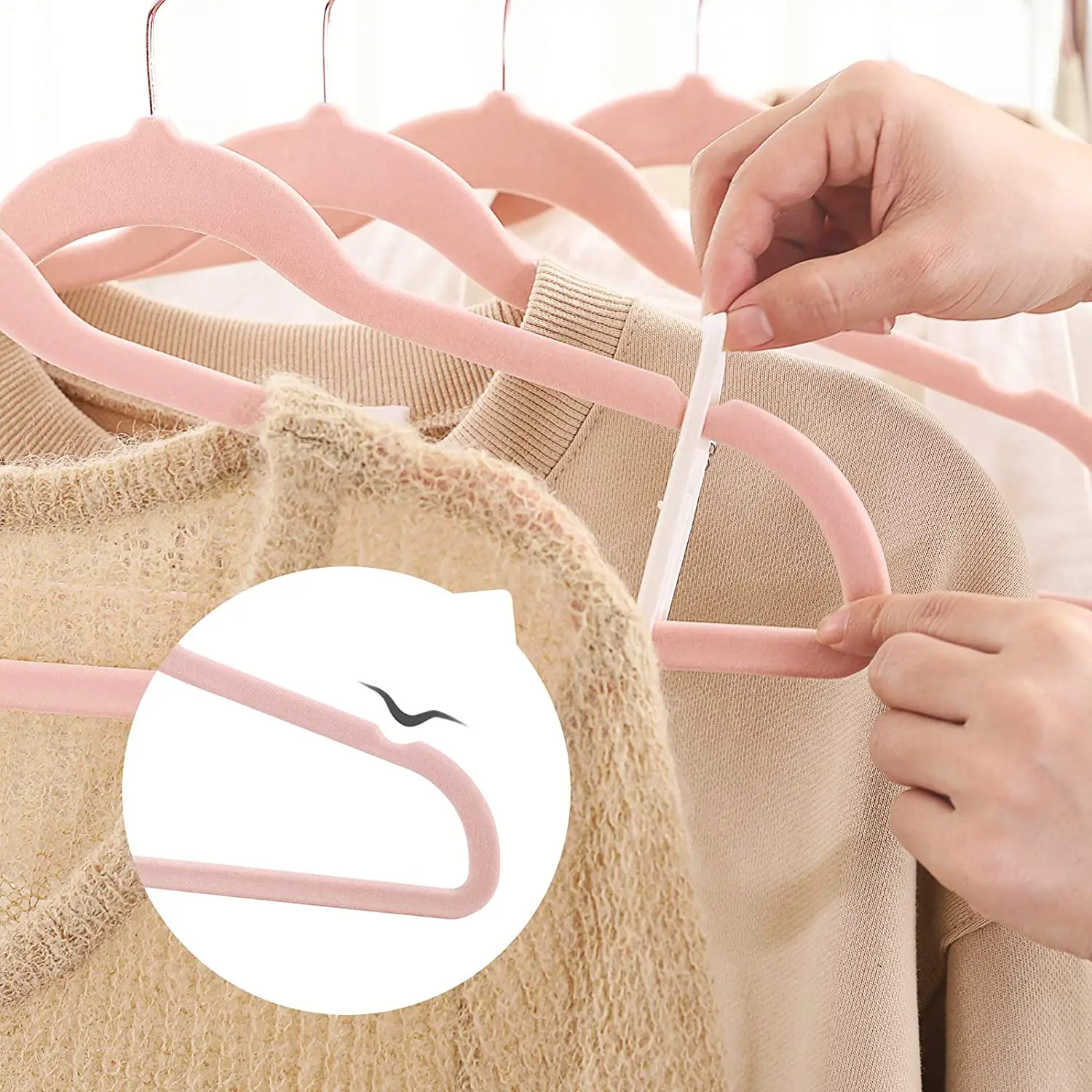 Customized Cheap  Flocked  Velvet Hangers Non Slip Hangers with Rose Gold Color Swivel Hook