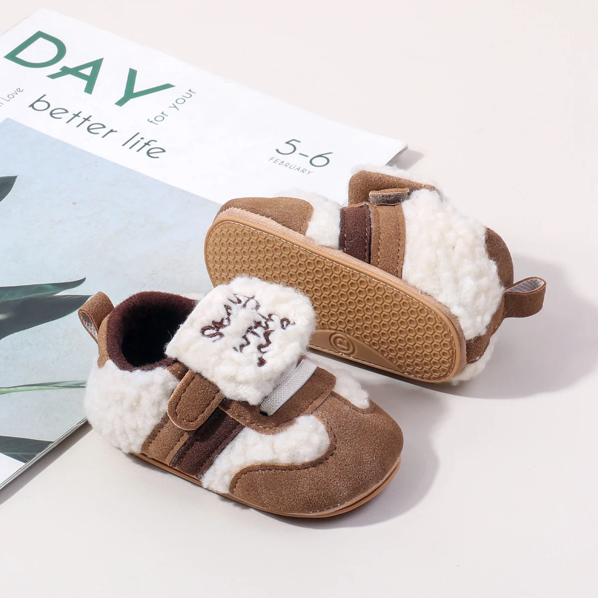 2025 New Design Cozy Baby Shoes Stretchy Safety Warm Premium Brushy Toddler Shoes for Boys and Girls in Autumn and Winter manufacture