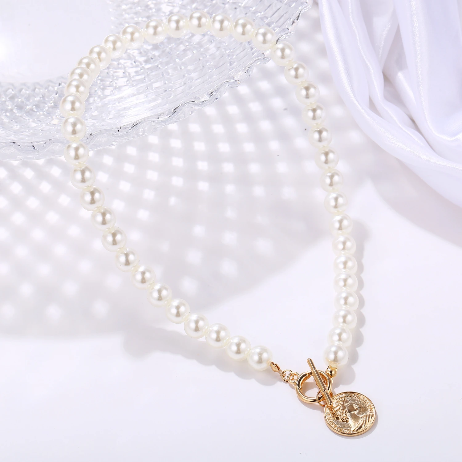 50709 Elegant Faux Pearl Coin Pendant 