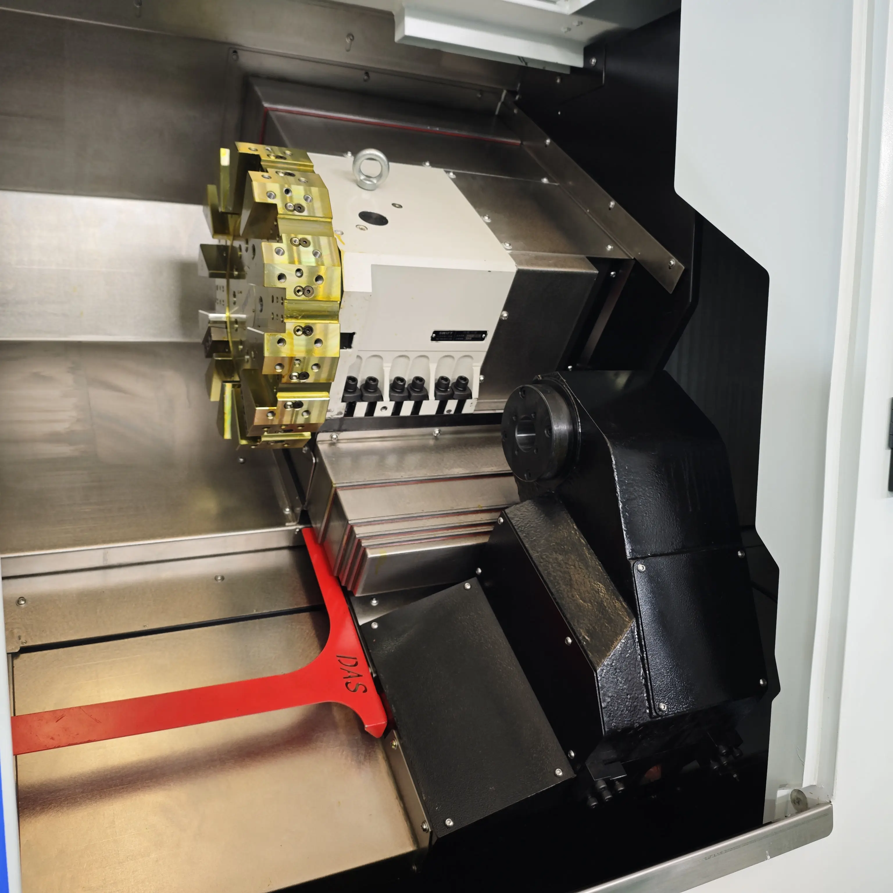DAS TM700-8 3-Axis CNC Milling Machine with Coolant System for Aerospace Parts factory
