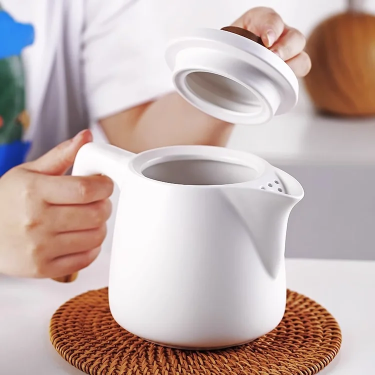 Nordic Creative Simple Ceramic Teapot With Wooden Handle Kitchen Tea Pot Water Kettle Restaurant Teaware Drinkware manufacture