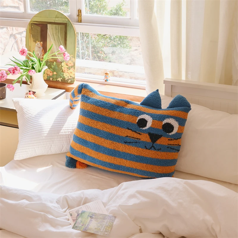 product new arrival super 100 polyester yarn funny cat toy pattern knitted pillowcase for bedroom mj-59