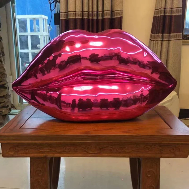 lip statue (2).jpg