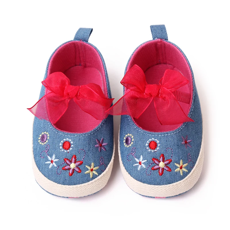 2023 Flower Embroidery Design Soft Sole Denim Newborn Baby Girl Shoes supplier