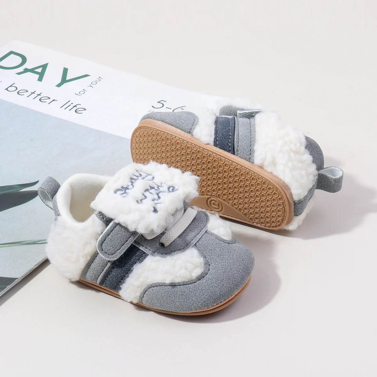 2025 New Design Cozy Baby Shoes Stretchy Safety Warm Premium Brushy Toddler Shoes for Boys and Girls in Autumn and Winter factory