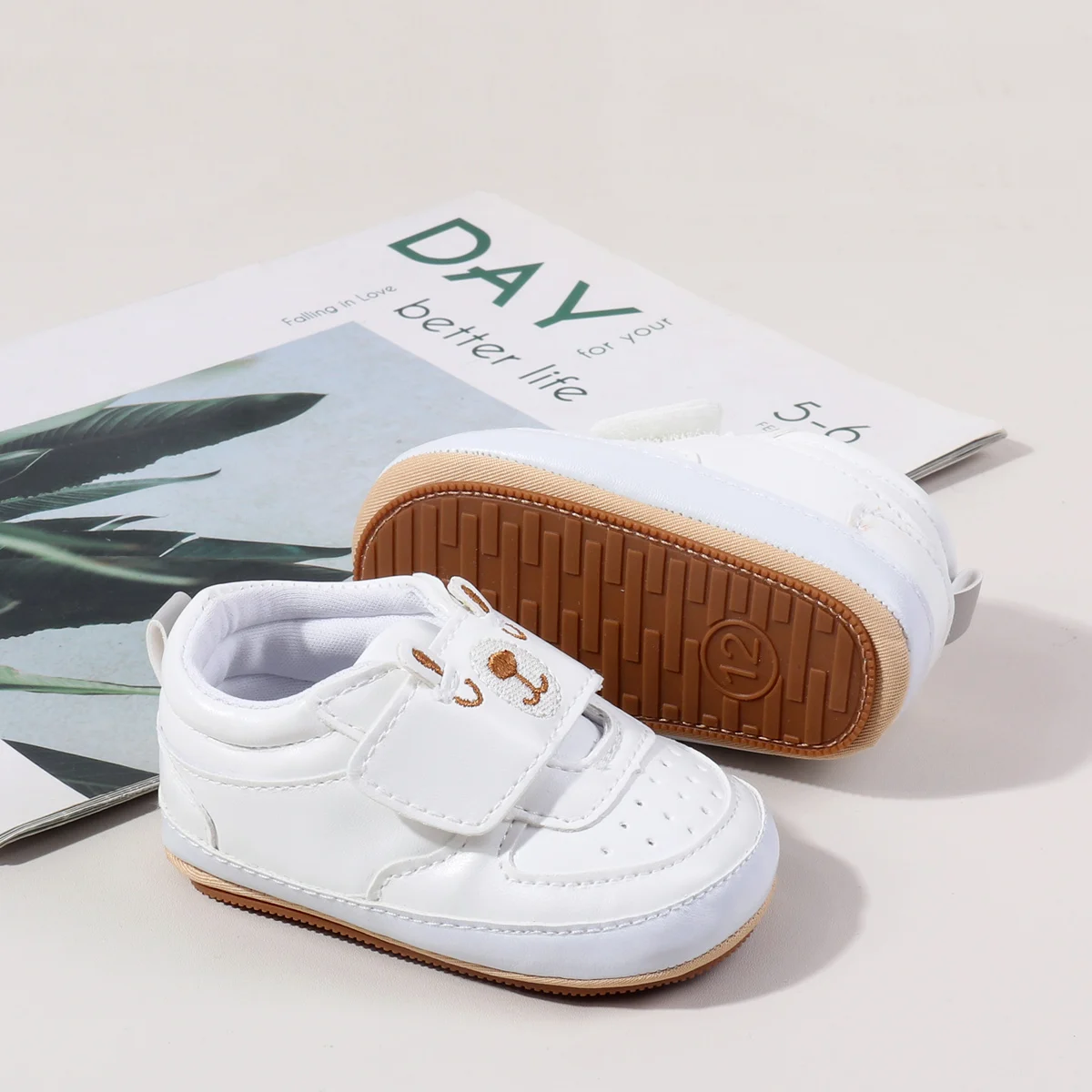 New Arrival High Quality Embroidered Bear Design Hook&loop Prewalker Baby Boys Shoes manufacture