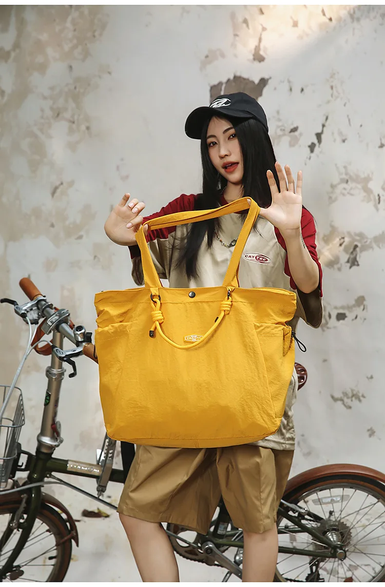 Unisex Large Capacity Lightweight Commuting Shopping Tote Bag Fashionable Casual Zipper Closure Shoulder Bag supplier