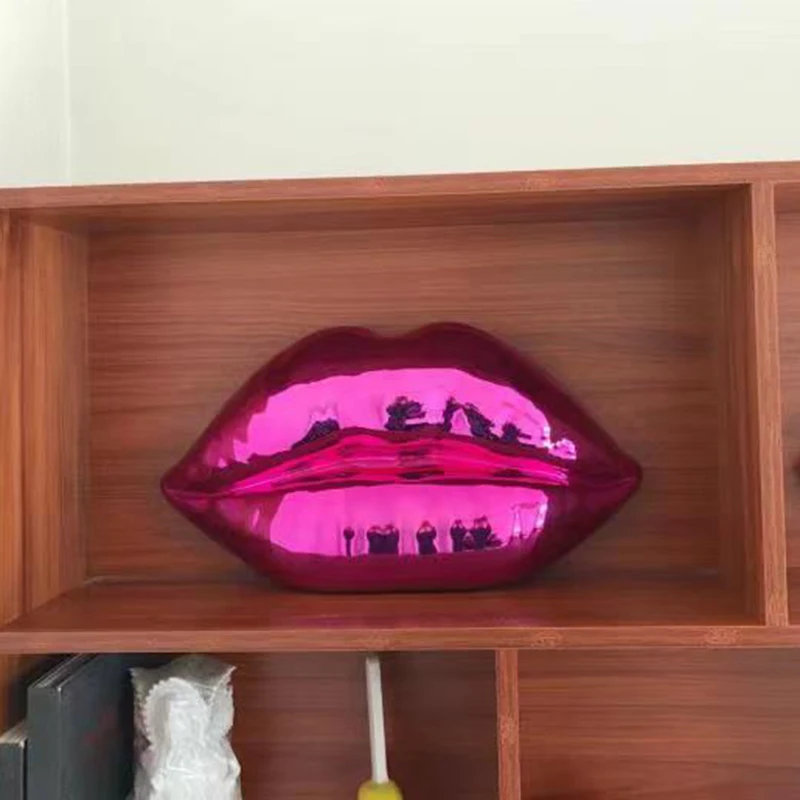 lip statue (3).jpg