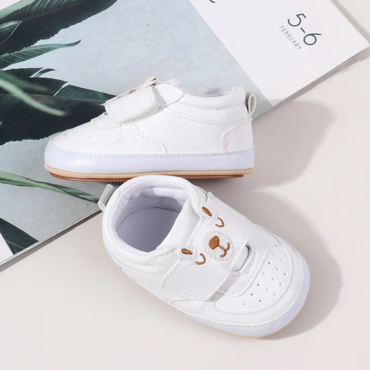 New Arrival High Quality Embroidered Bear Design Hook&loop Prewalker Baby Boys Shoes factory