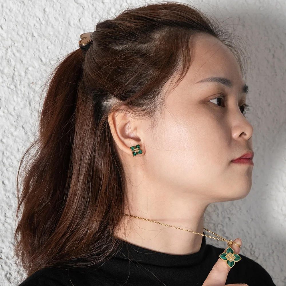 Latest 18K Gold Plated Stainless Steel Jewelry Green Stone Four Leaf Clover Zircon Ear Stud  For Women Earrings E231487