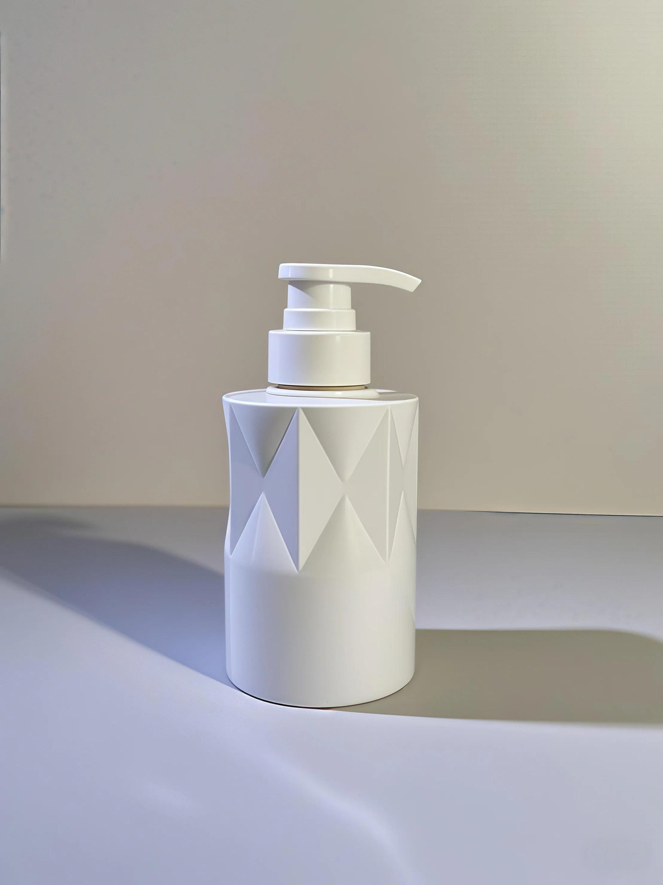 Glassy Shape PET Cosmetic Bottle with Press Pump and Custom Logo 5000pcs MOQ 15-35 Days Delivery