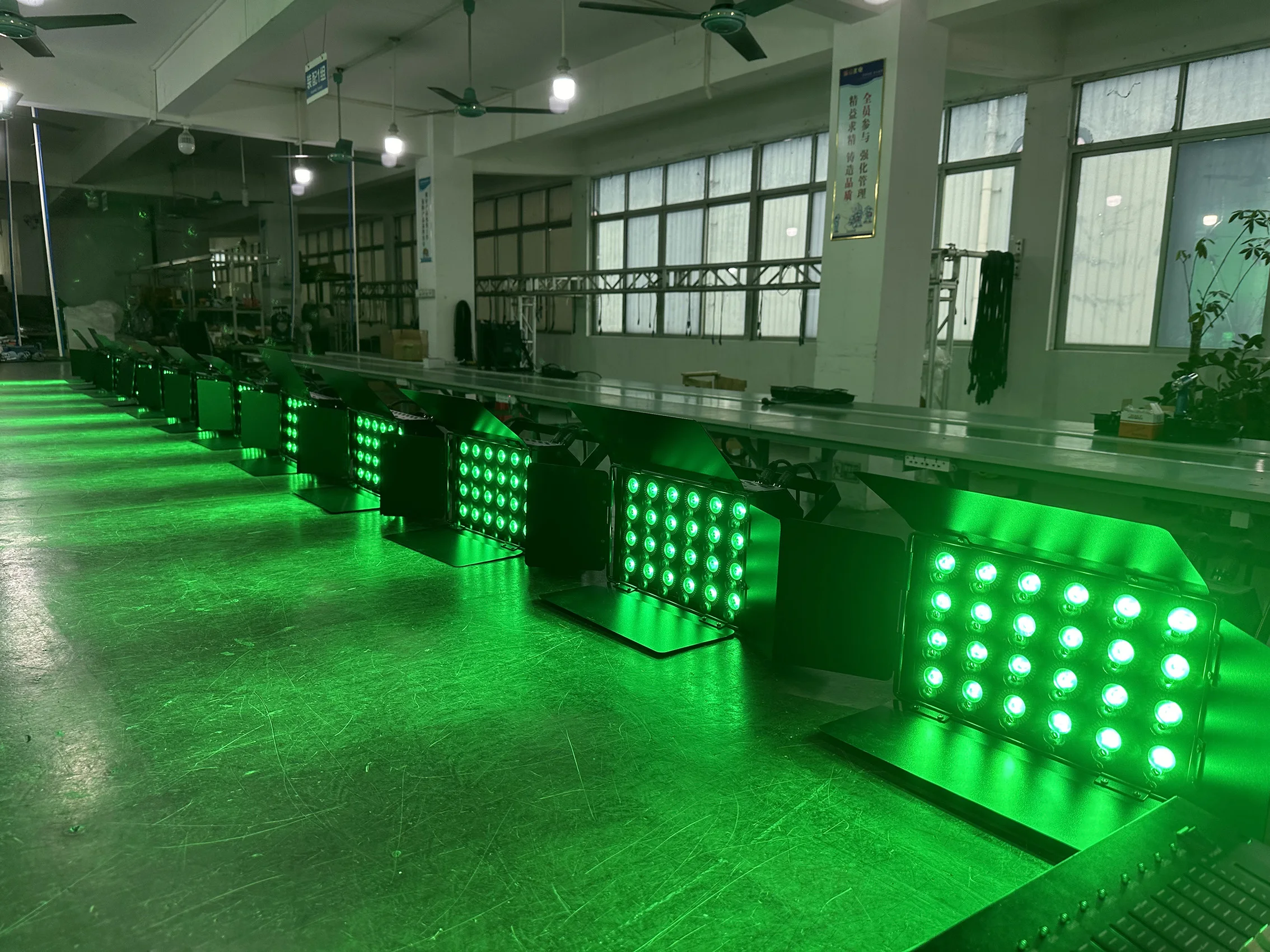 Guangzhou Professional 24 LED 10W RGBW Stage Washer Light DMX Led Matrix Floor Stage Lights